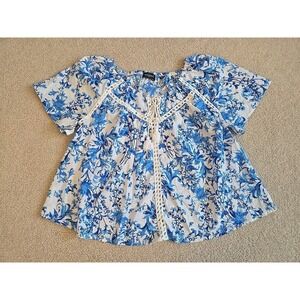 Tempted Super Light Flutter Short Sleeve Blue Ehite Floral Top Size XL Crochet